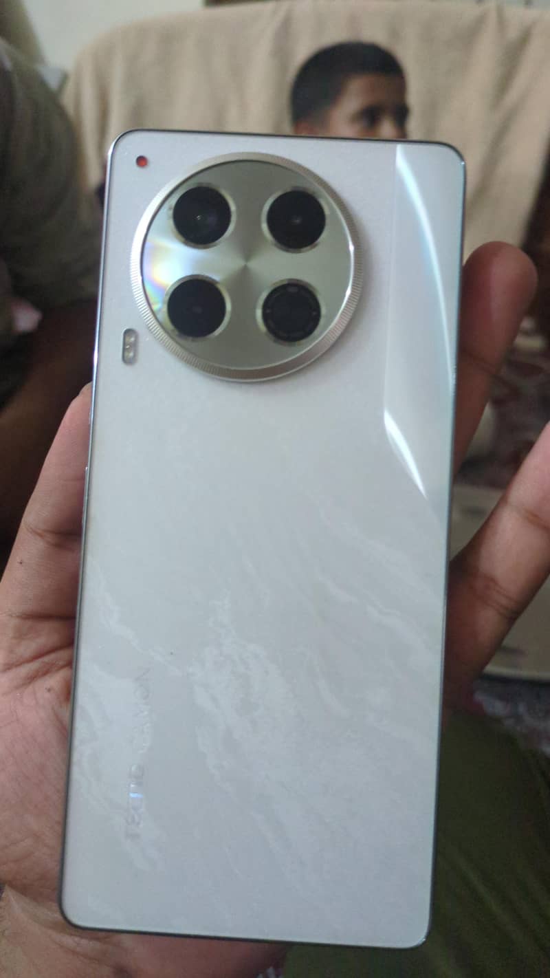Tecno CAMON 30 0