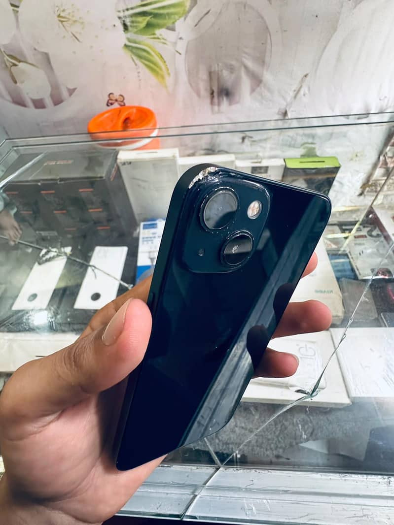 Apple iPhone 13 2