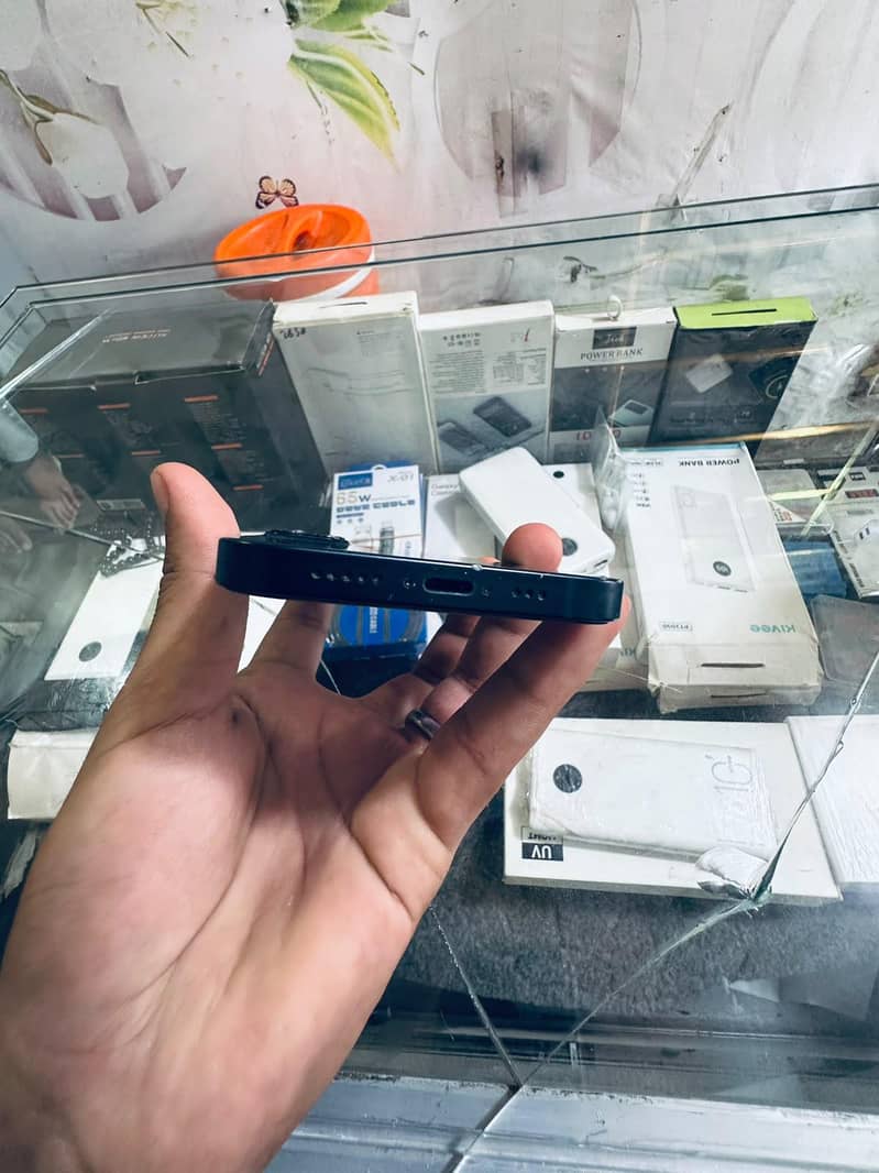 Apple iPhone 13 3