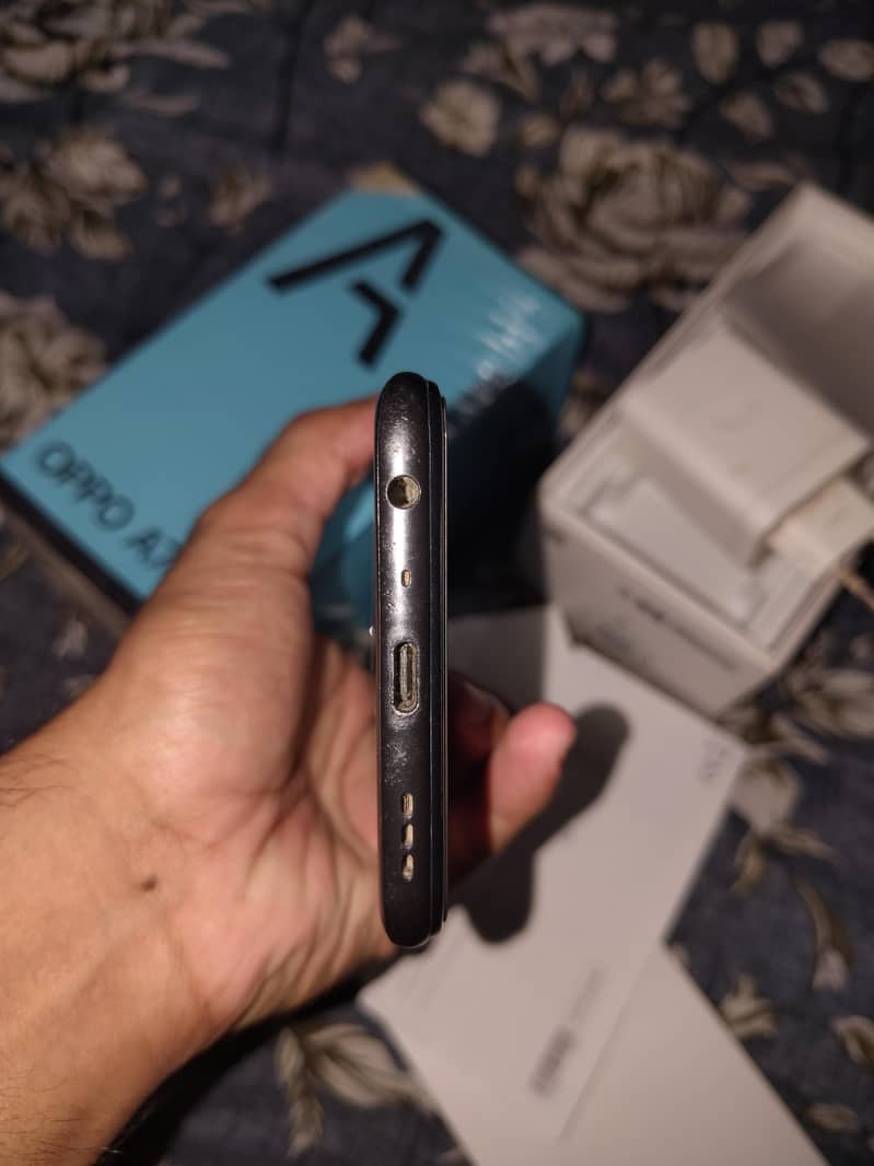 OPPO A76 3
