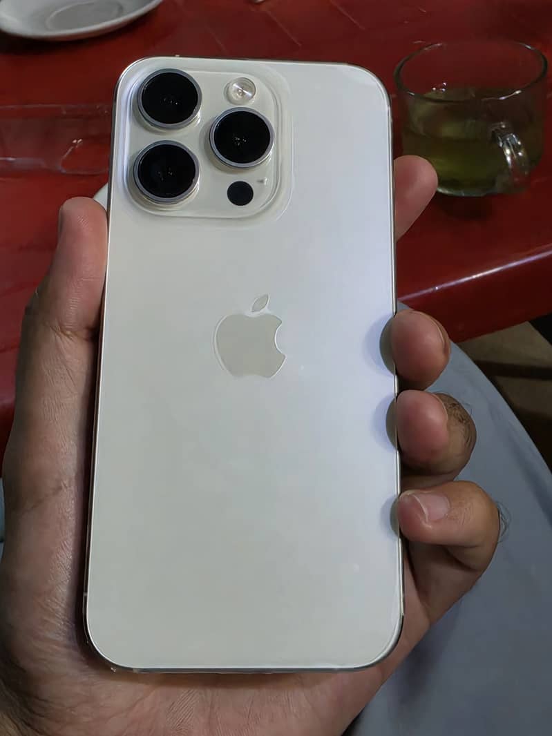 Apple iPhone 15 Pro 3