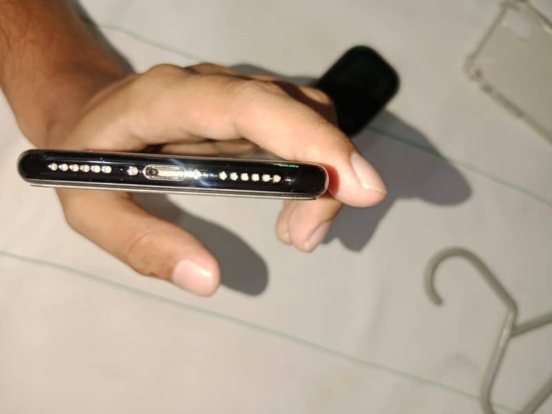 Apple iPhone X 5