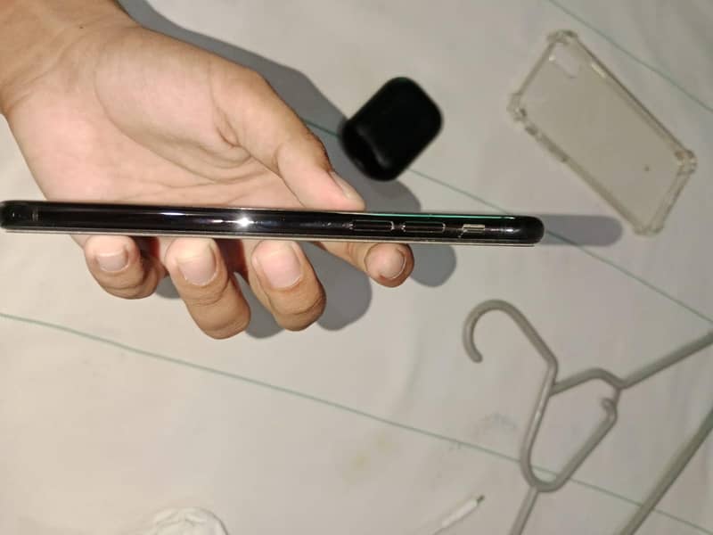 Apple iPhone X 6