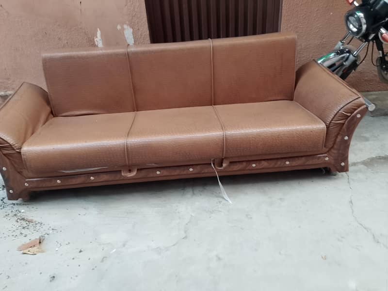 2 sofas and 3 tables 0