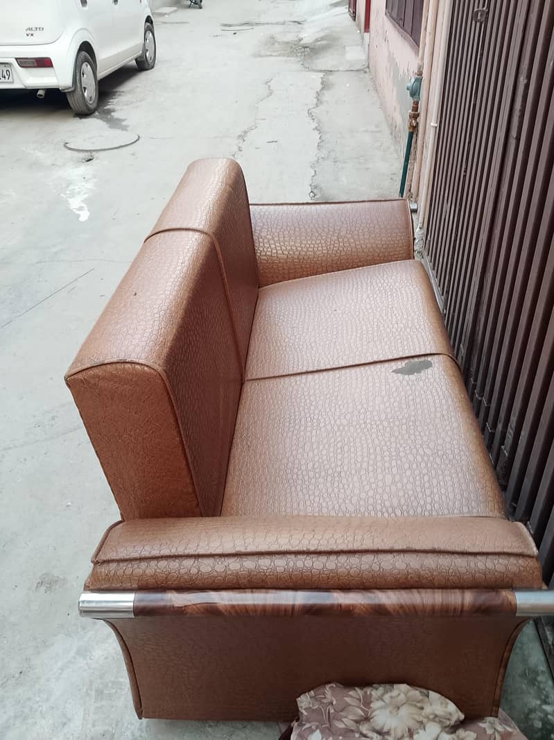 2 sofas and 3 tables 3