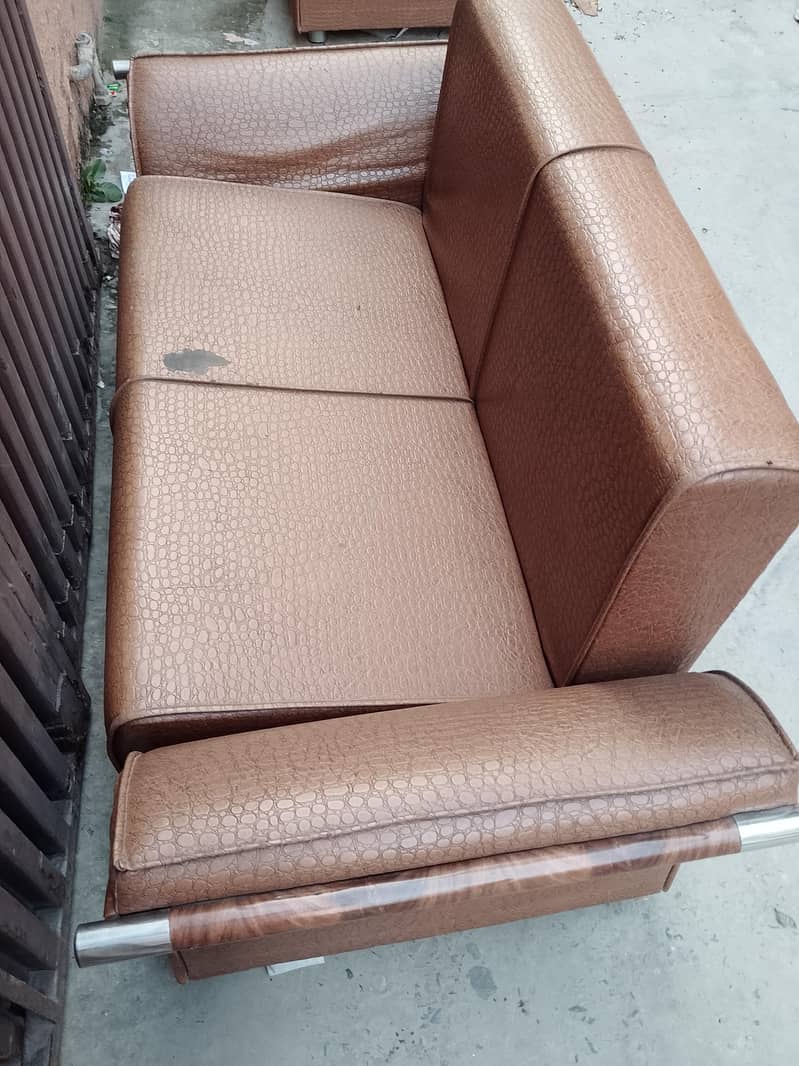 2 sofas and 3 tables 4