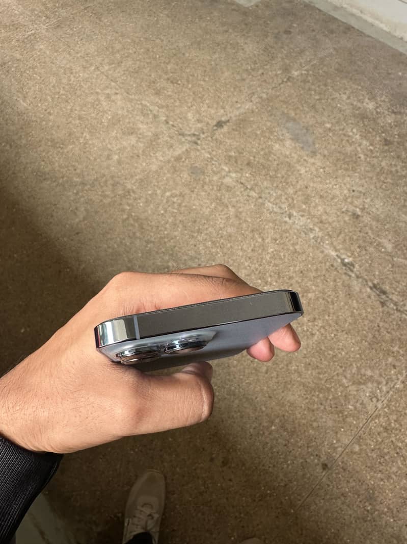 Apple iPhone 13 Pro 2