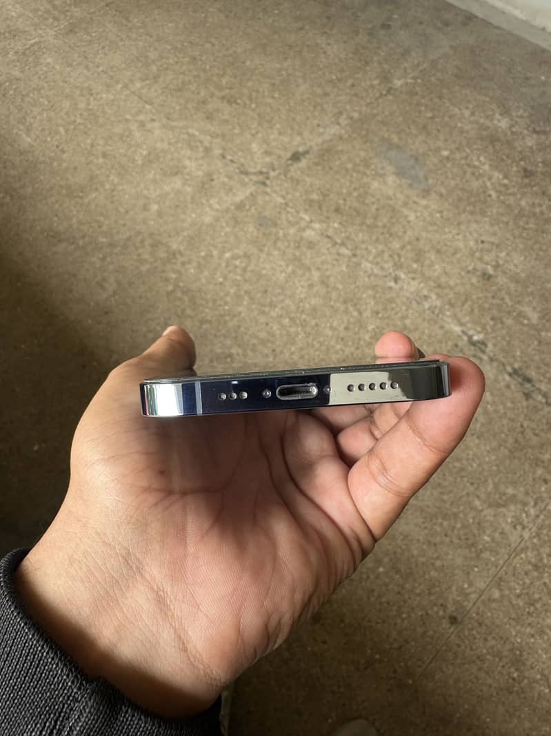 Apple iPhone 13 Pro 4