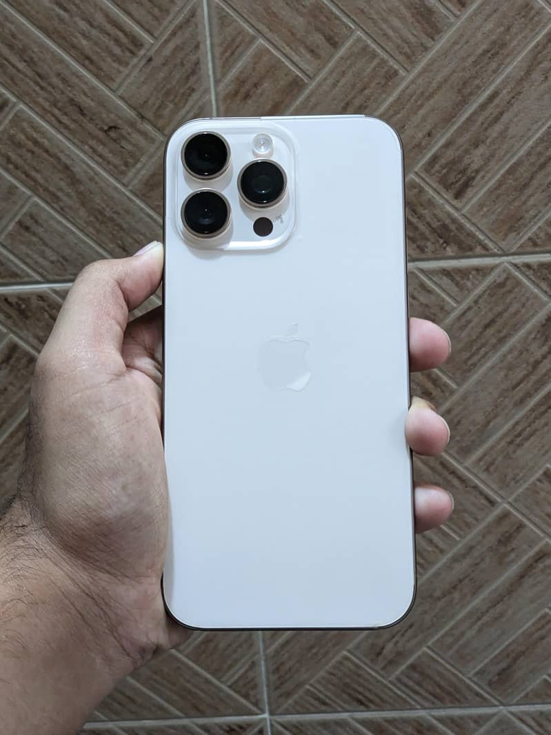 Apple iPhone 16 Pro Max 0