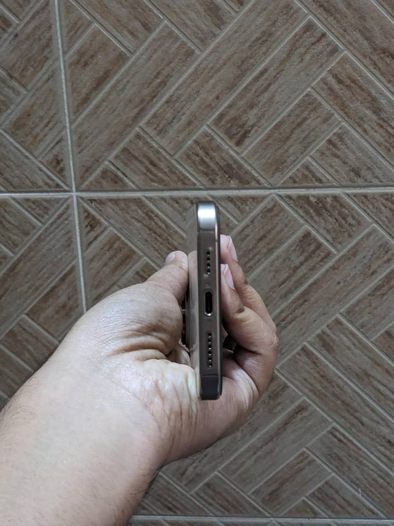 Apple iPhone 16 Pro Max 5