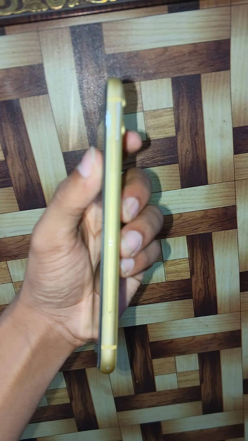 Apple iPhone 11 3