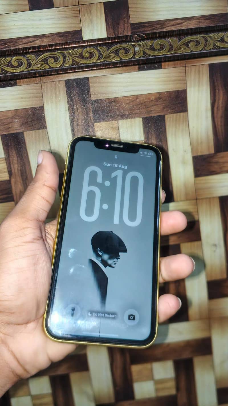 Apple iPhone 11 4