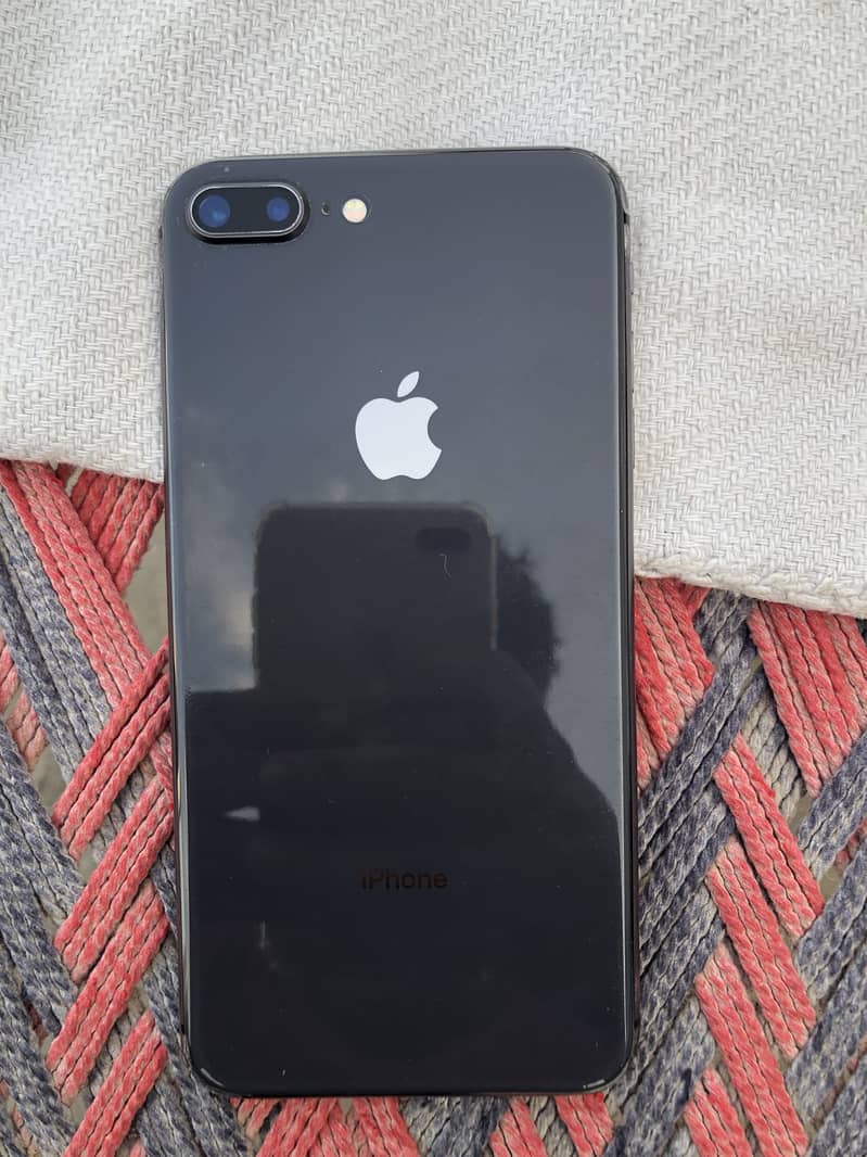 Apple iPhone 8 Plus 1