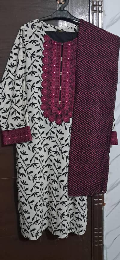 Chinyere embroided 3pcs dress in large size.