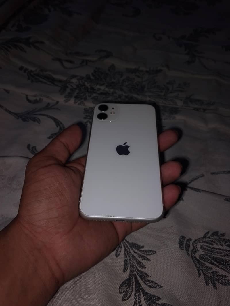 Apple iPhone 11 3