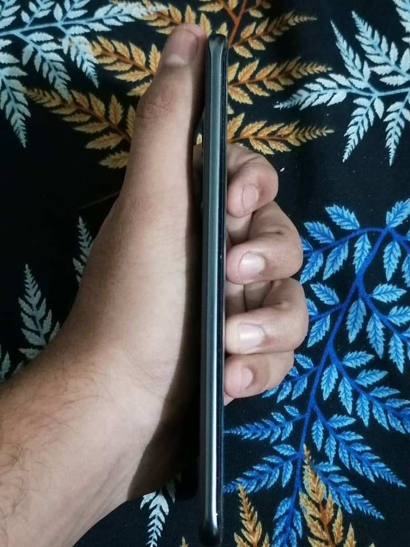Tecno spark 40 pro plus 4