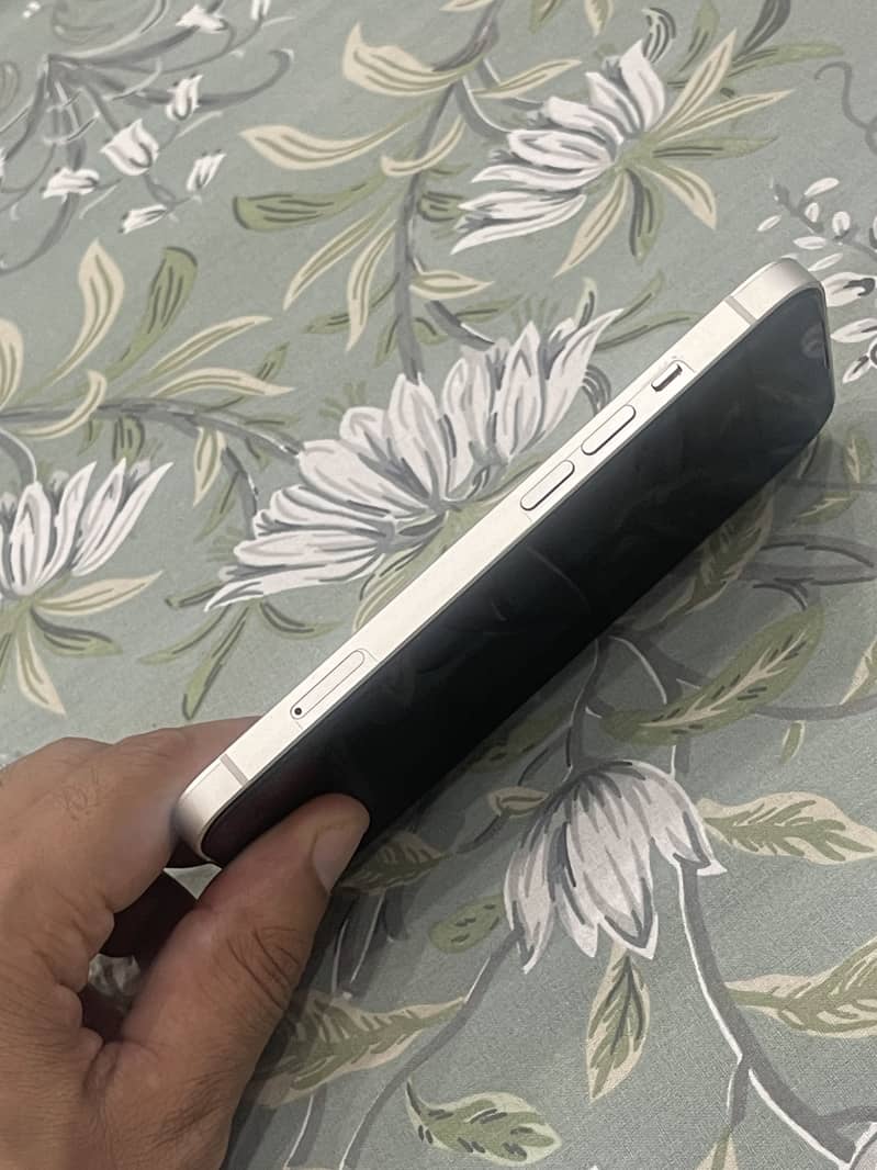 Apple iPhone 13 4
