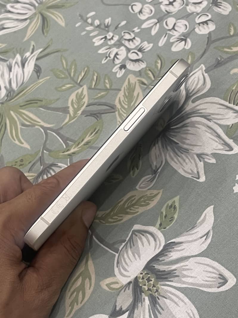 Apple iPhone 13 9