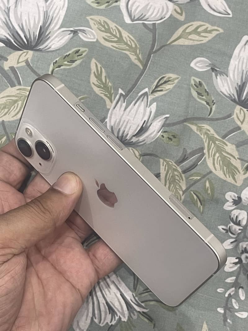 Apple iPhone 13 10