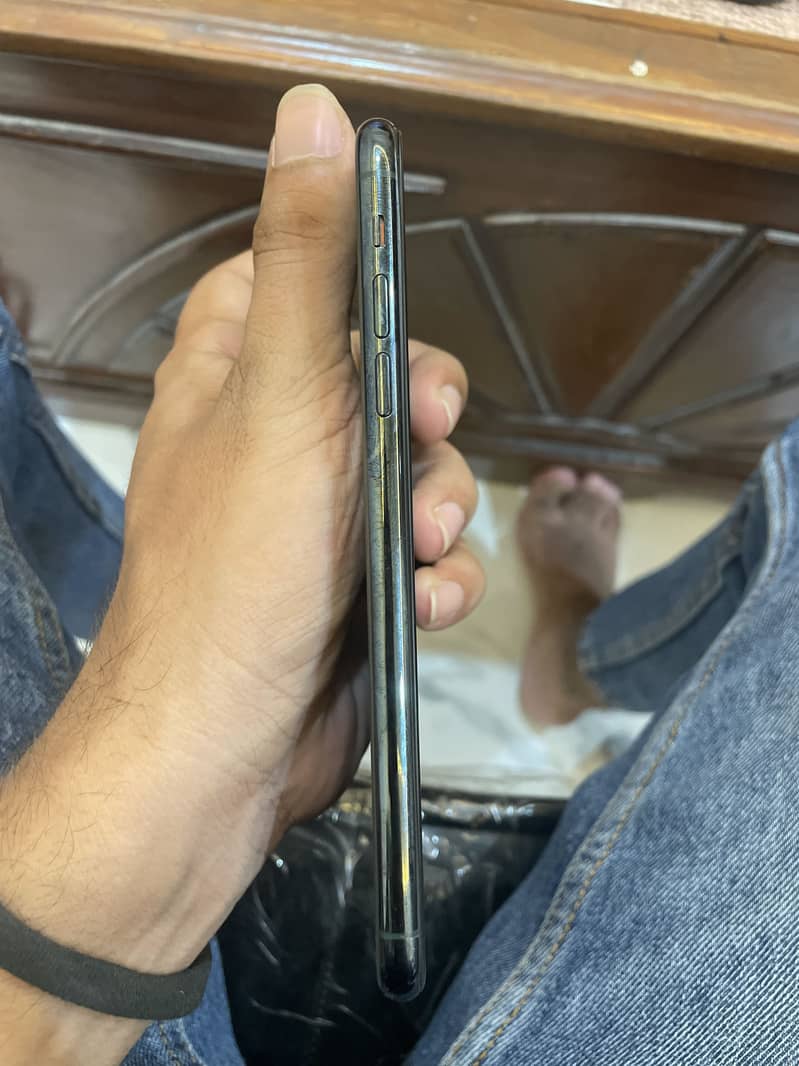 Apple iPhone 11 Pro Max 0