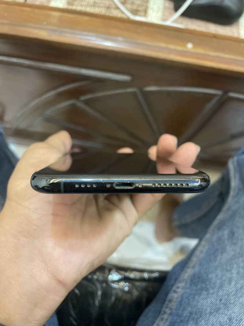 Apple iPhone 11 Pro Max 2