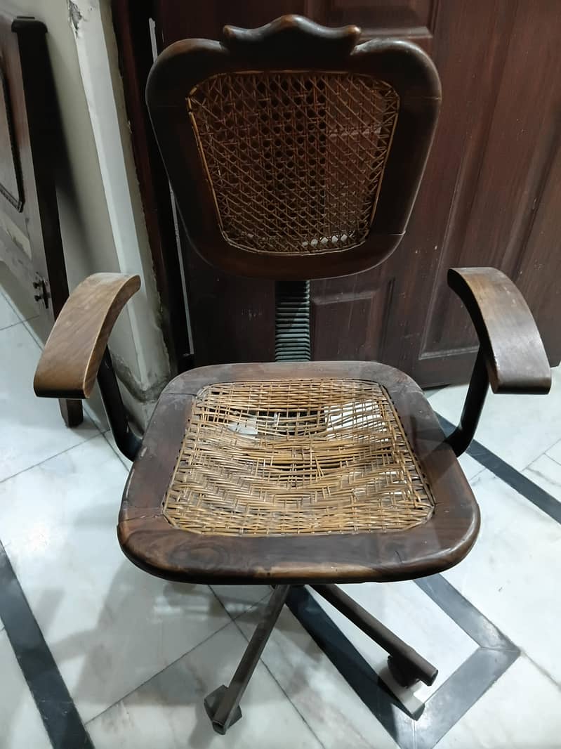 computer table with chair 2