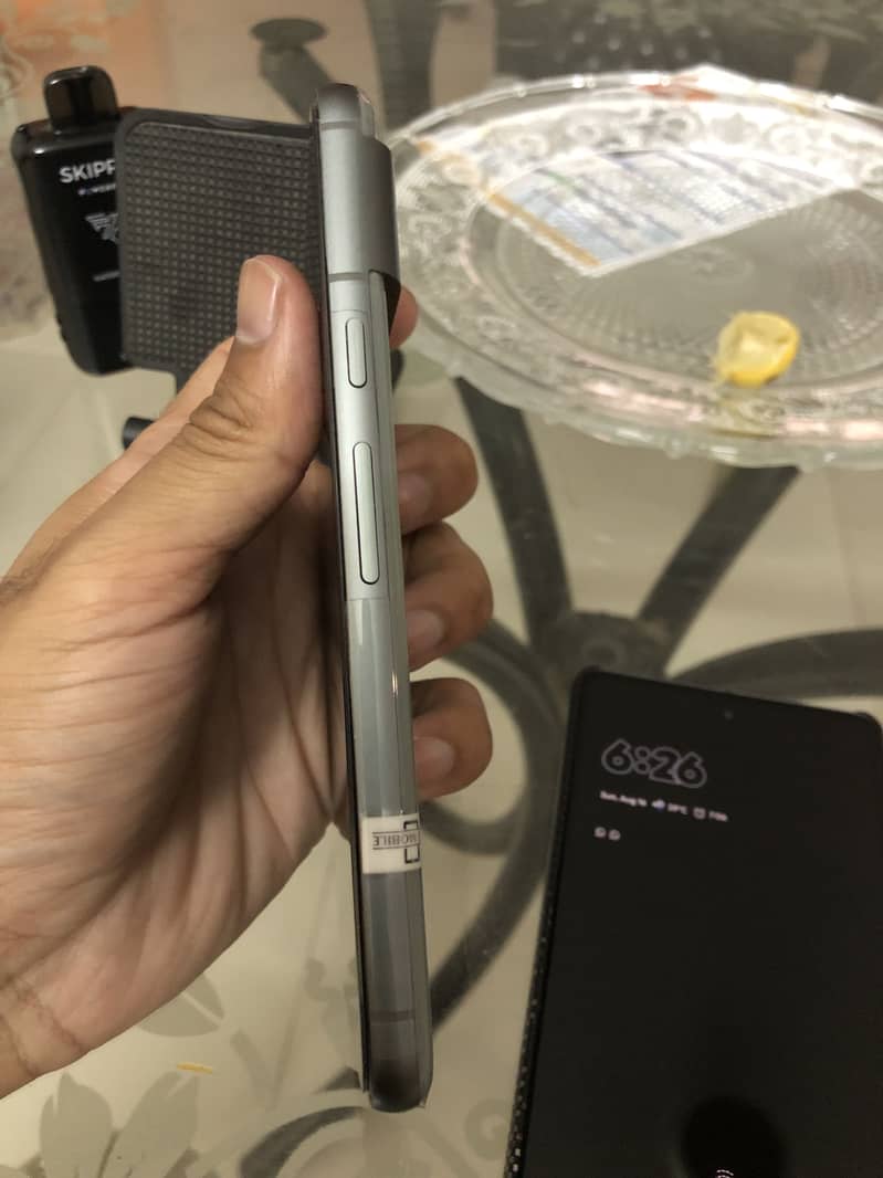 Google Pixel 8 2