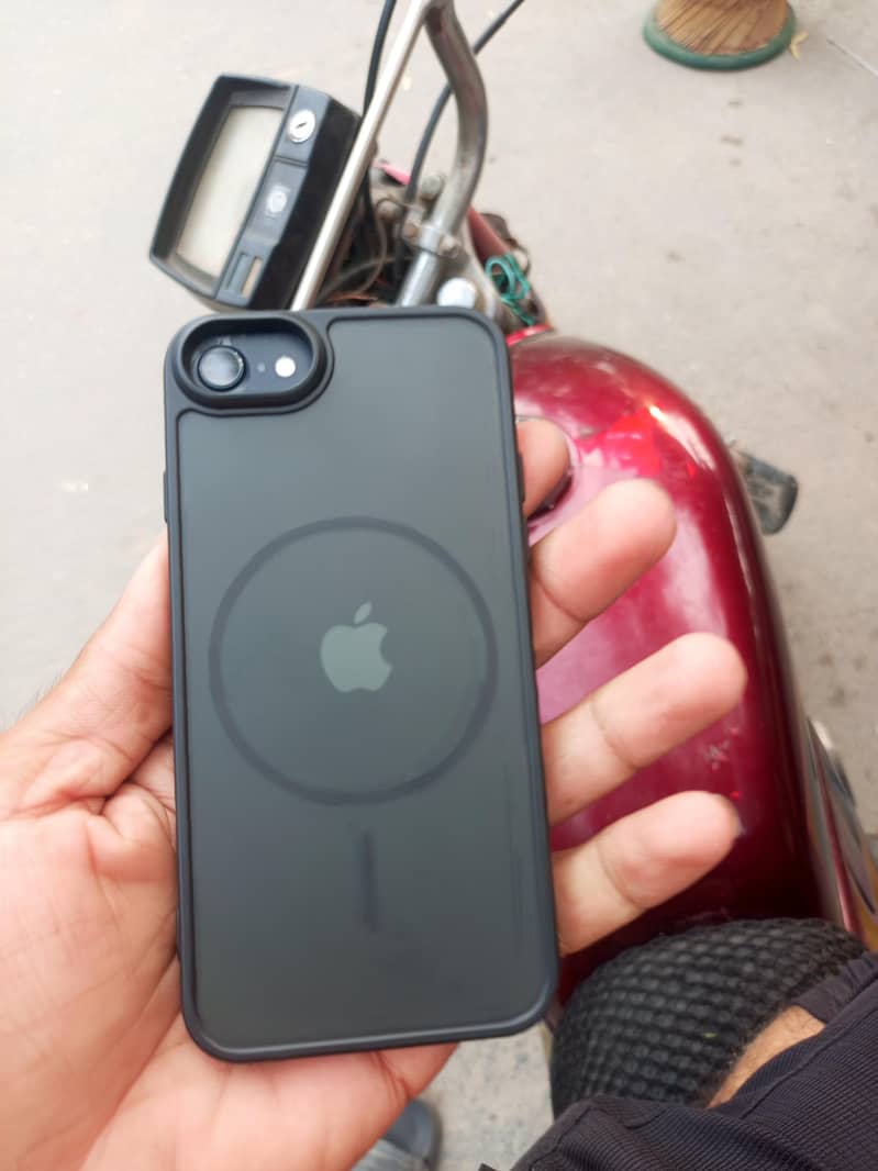 Apple iPhone SE3 0