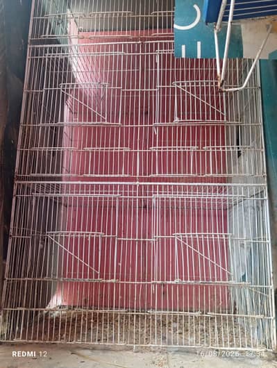 2 cages 1 is 5 portion cage and 1 is 3 portion