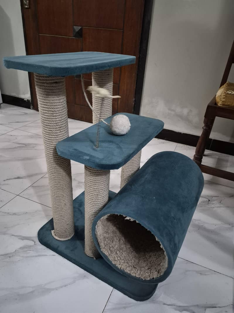 cat scratcher / tree 0