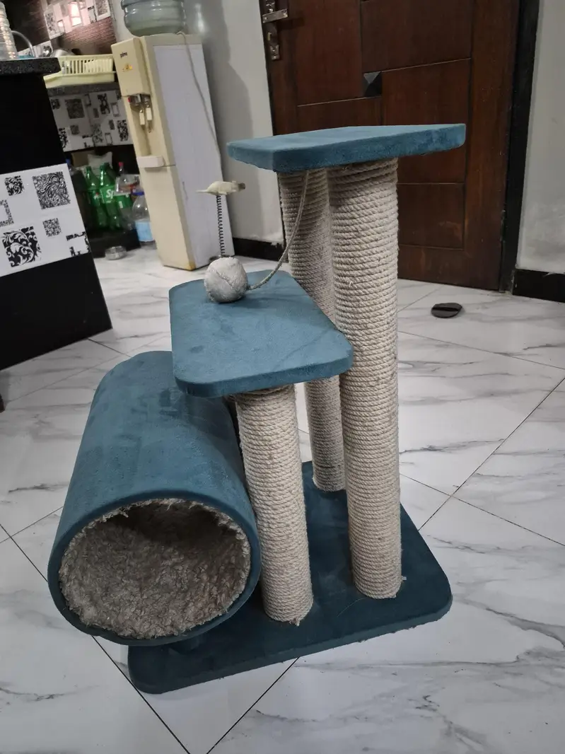 cat scratcher / tree — photo 2