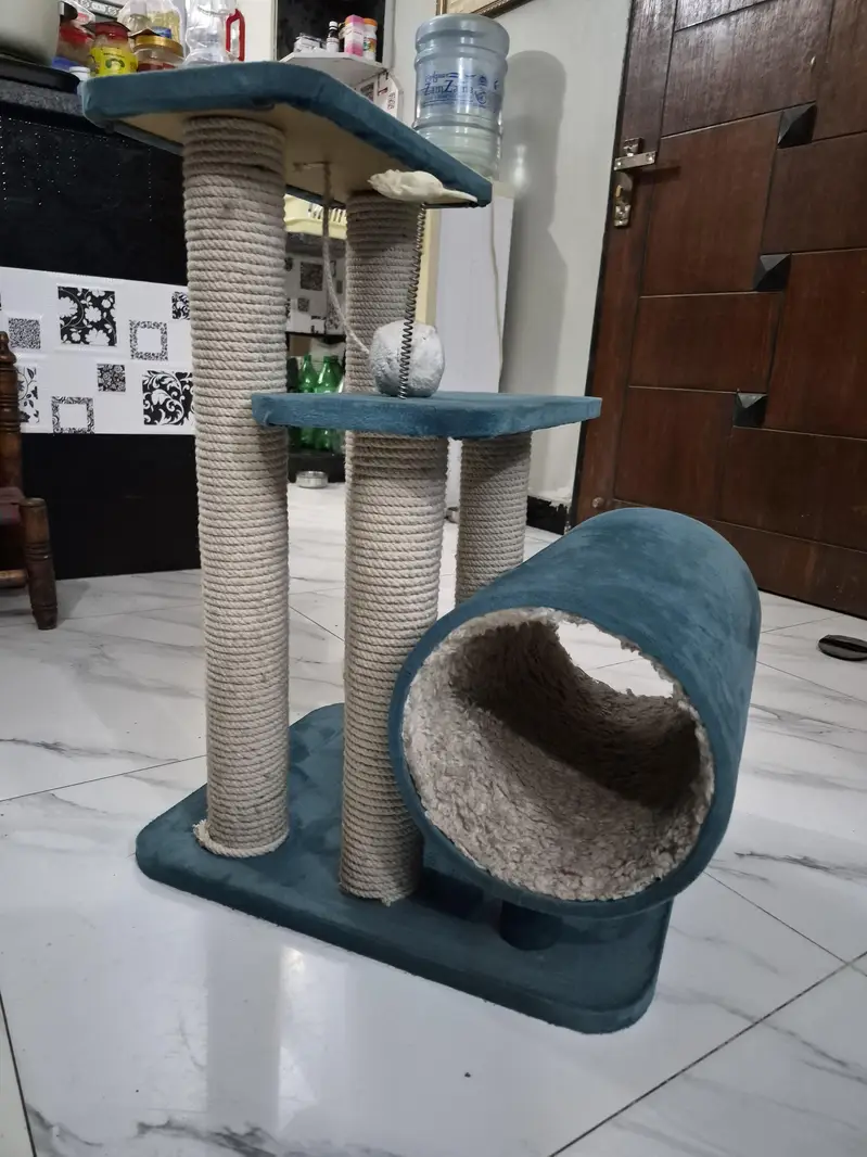 cat scratcher / tree — photo 3