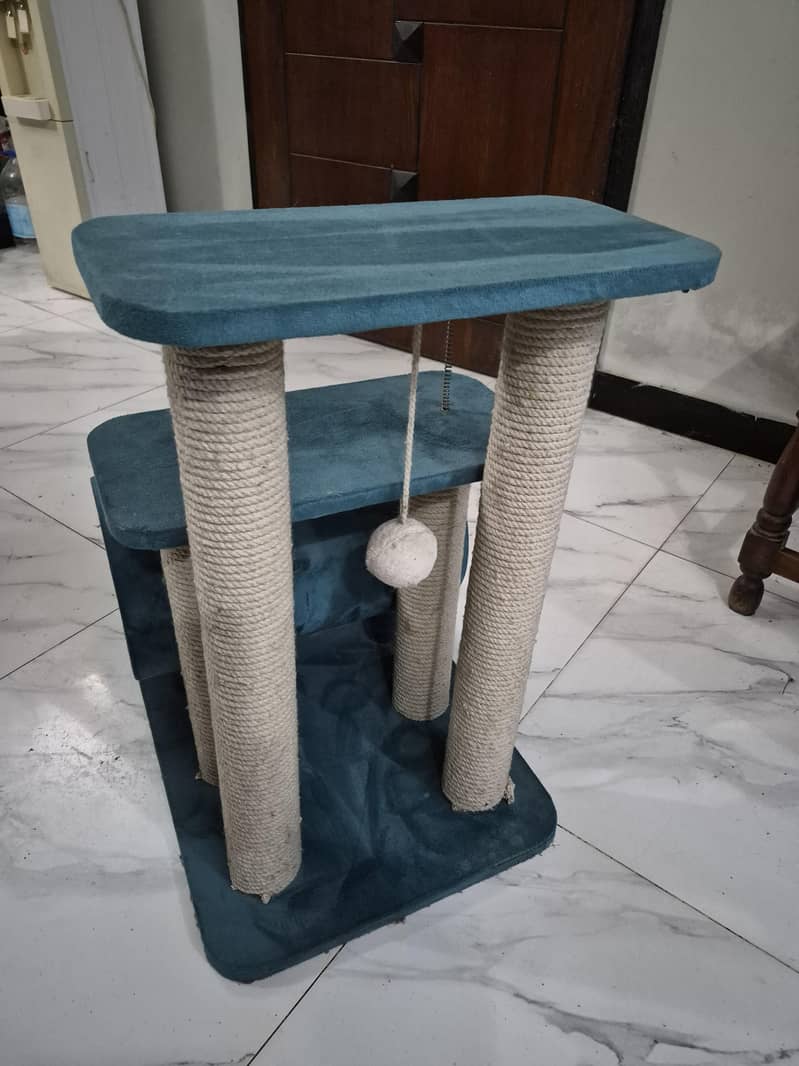 cat scratcher / tree 4