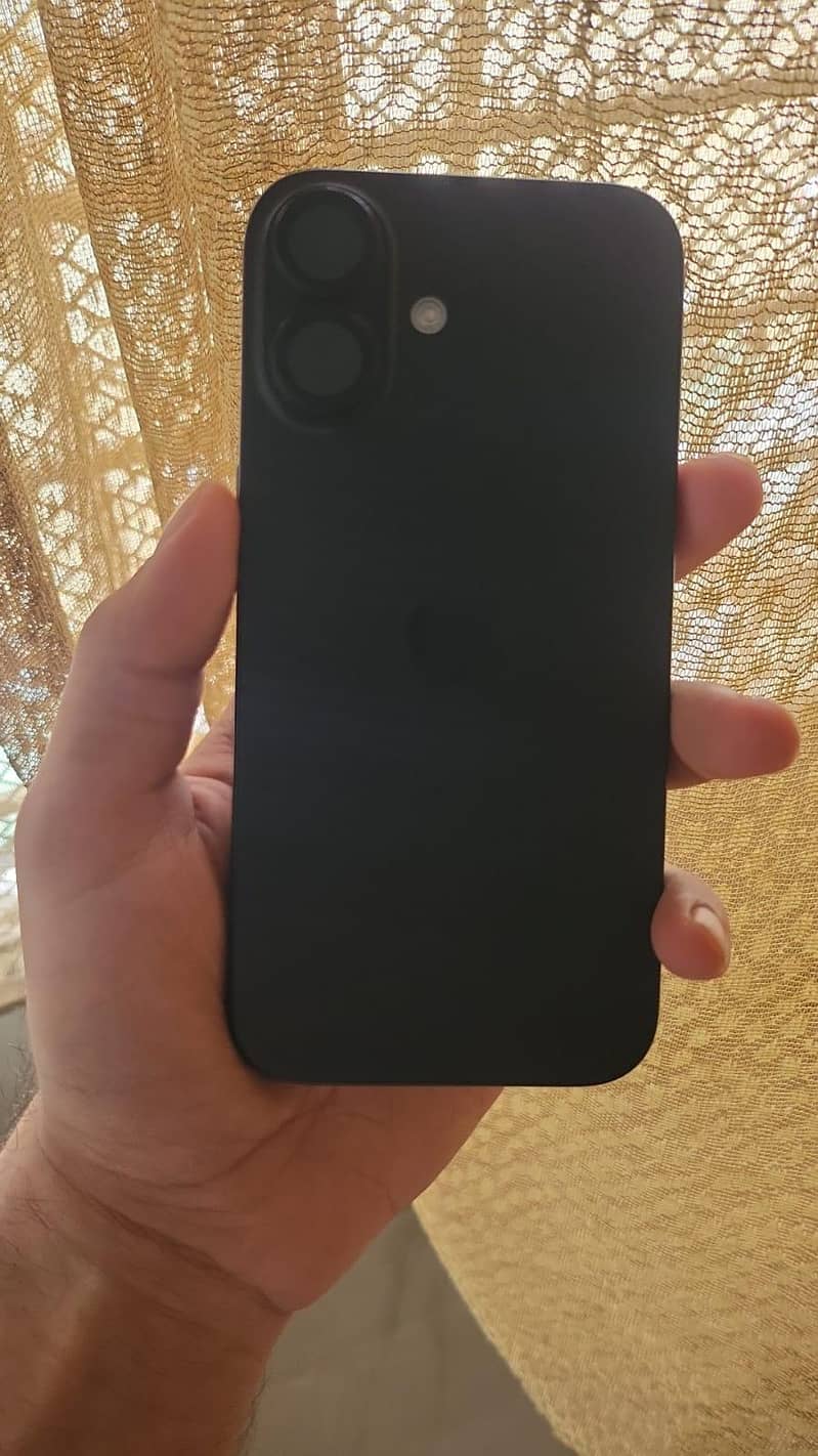Apple iPhone 16 0