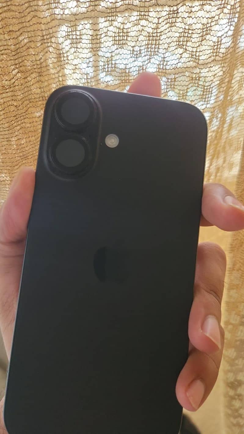 Apple iPhone 16 1