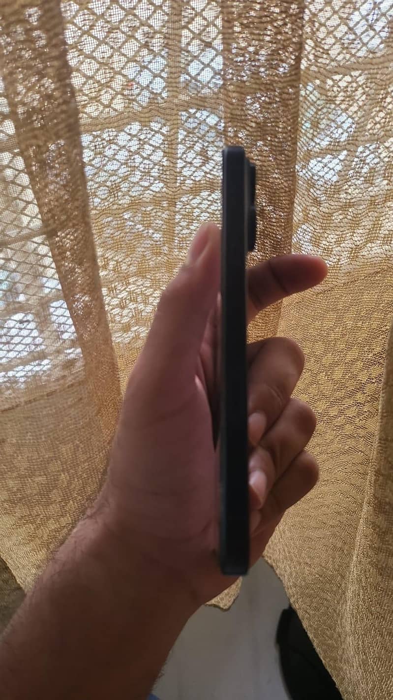 Apple iPhone 16 2