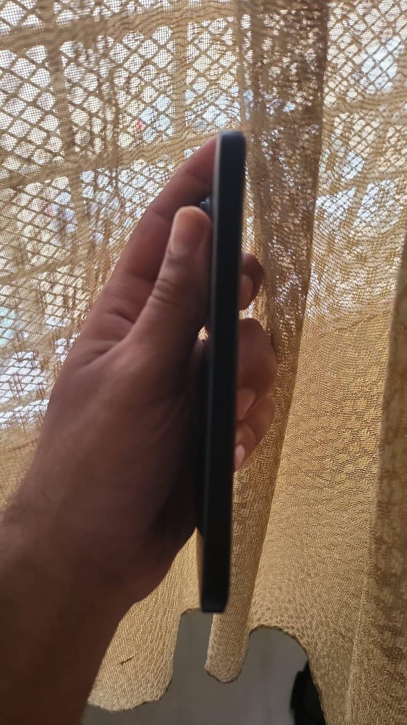 Apple iPhone 16 3