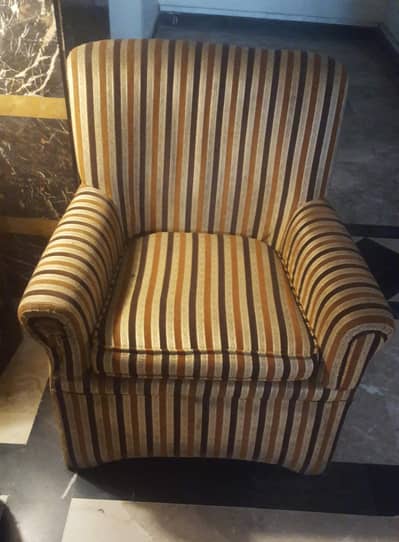 Single Seater sofa perfect condition, fresh upholstery