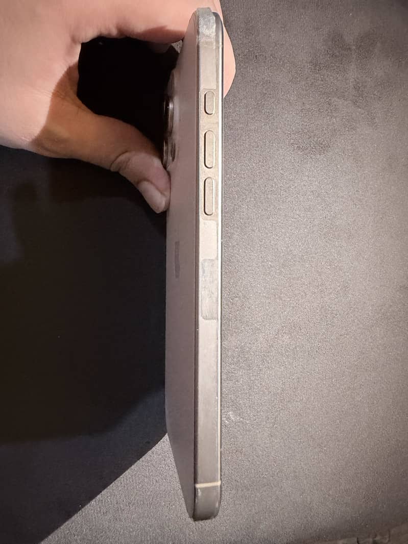 Apple iPhone 16 Pro Max 2