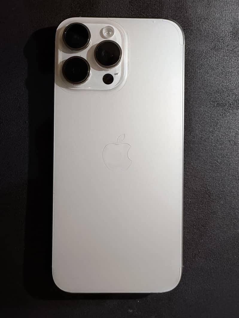 Apple iPhone 16 Pro Max 3