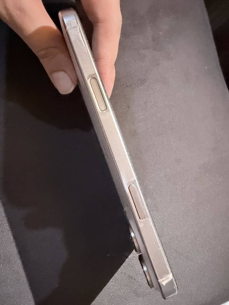 Apple iPhone 16 Pro Max 4