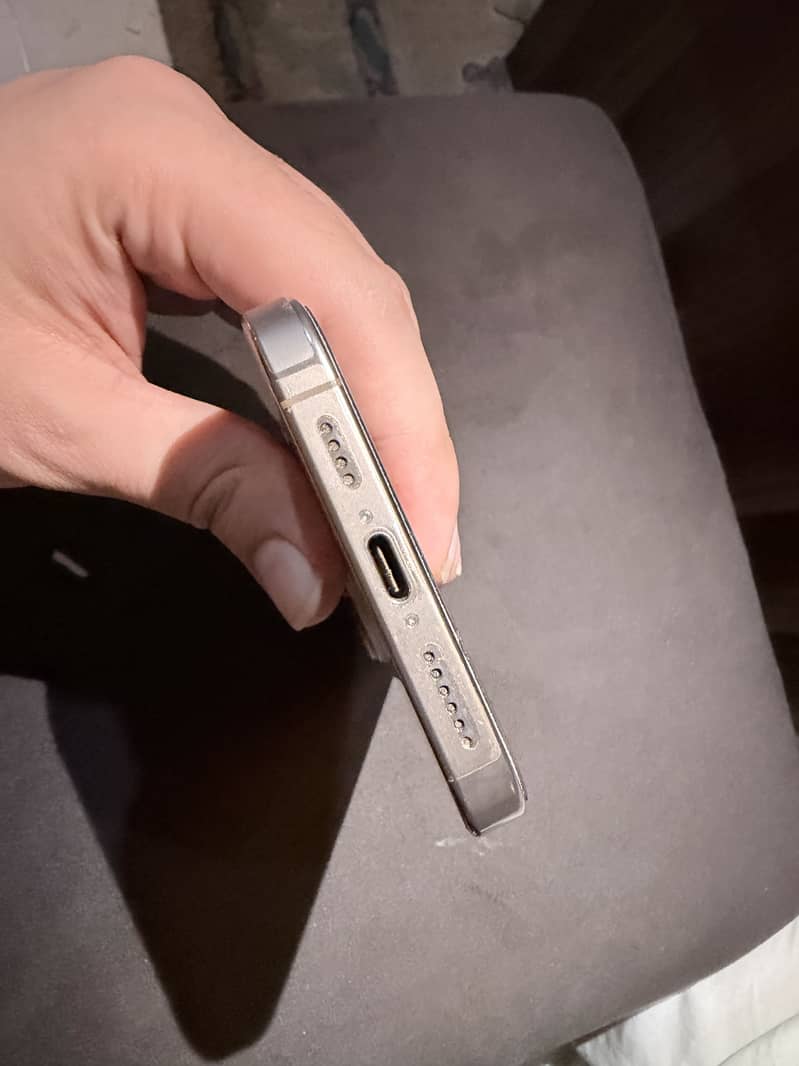 Apple iPhone 16 Pro Max 6