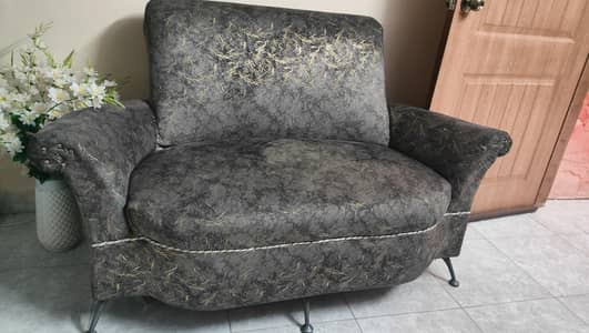 Beautiful 2 seater sofa set very good condition as good as new