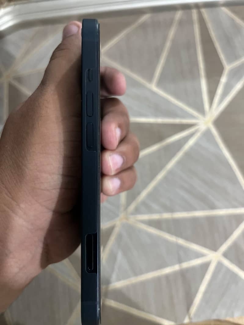 Apple iPhone 13 2