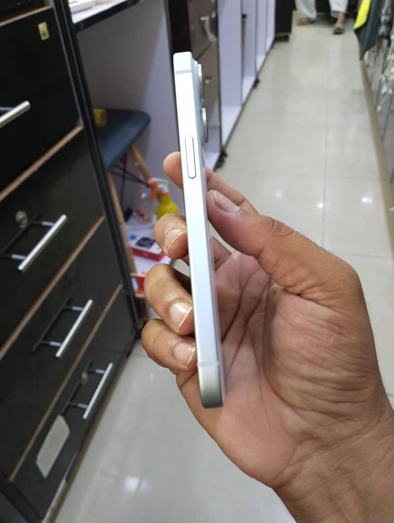 Apple iPhone 15 2