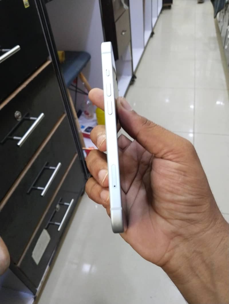 Apple iPhone 15 3