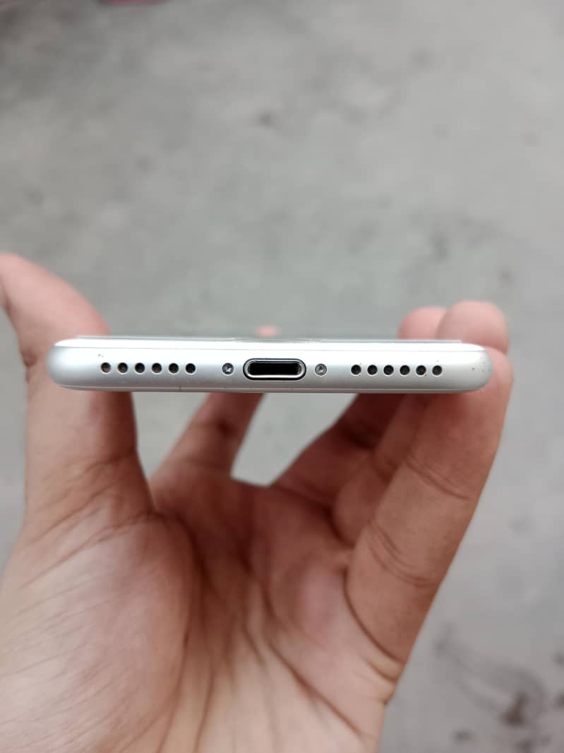Apple iPhone 7 2