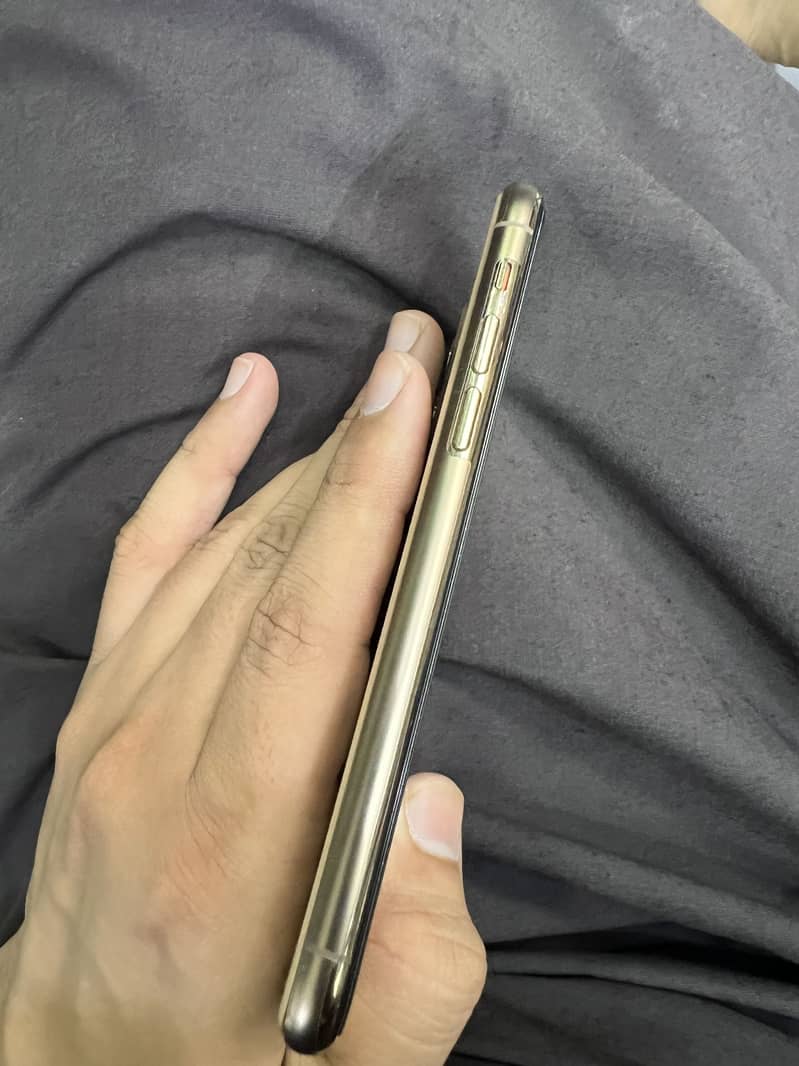 Apple iPhone 11 Pro 1