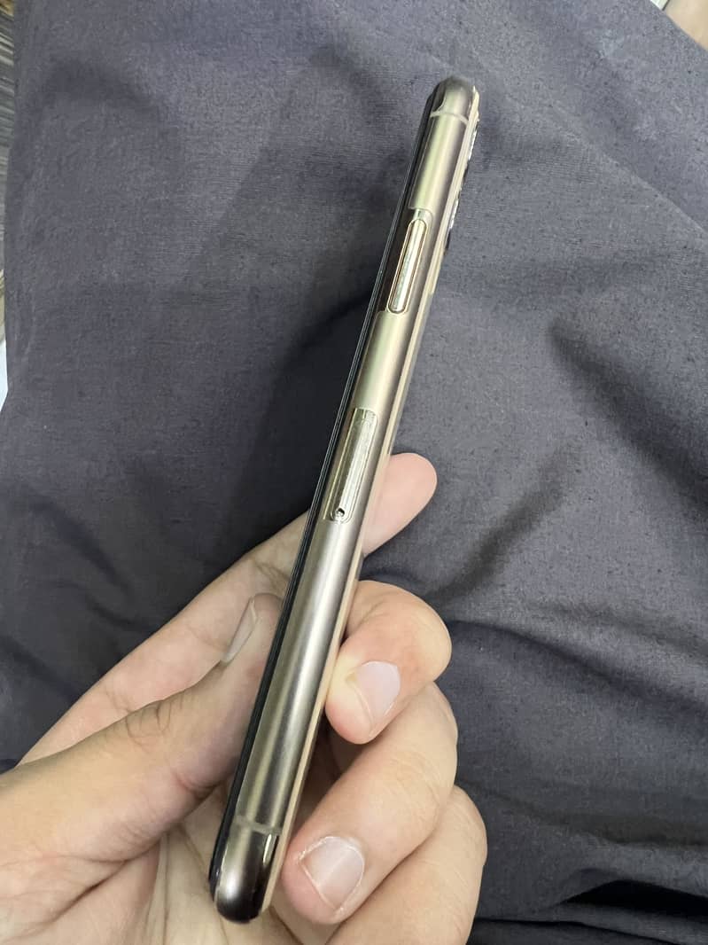 Apple iPhone 11 Pro 2