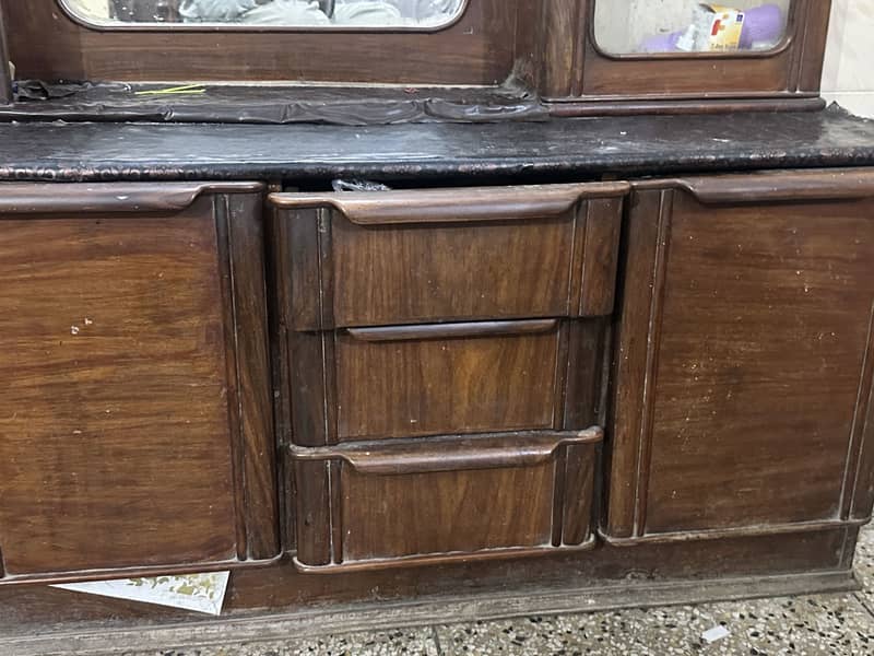 DRESSING TABLE 1
